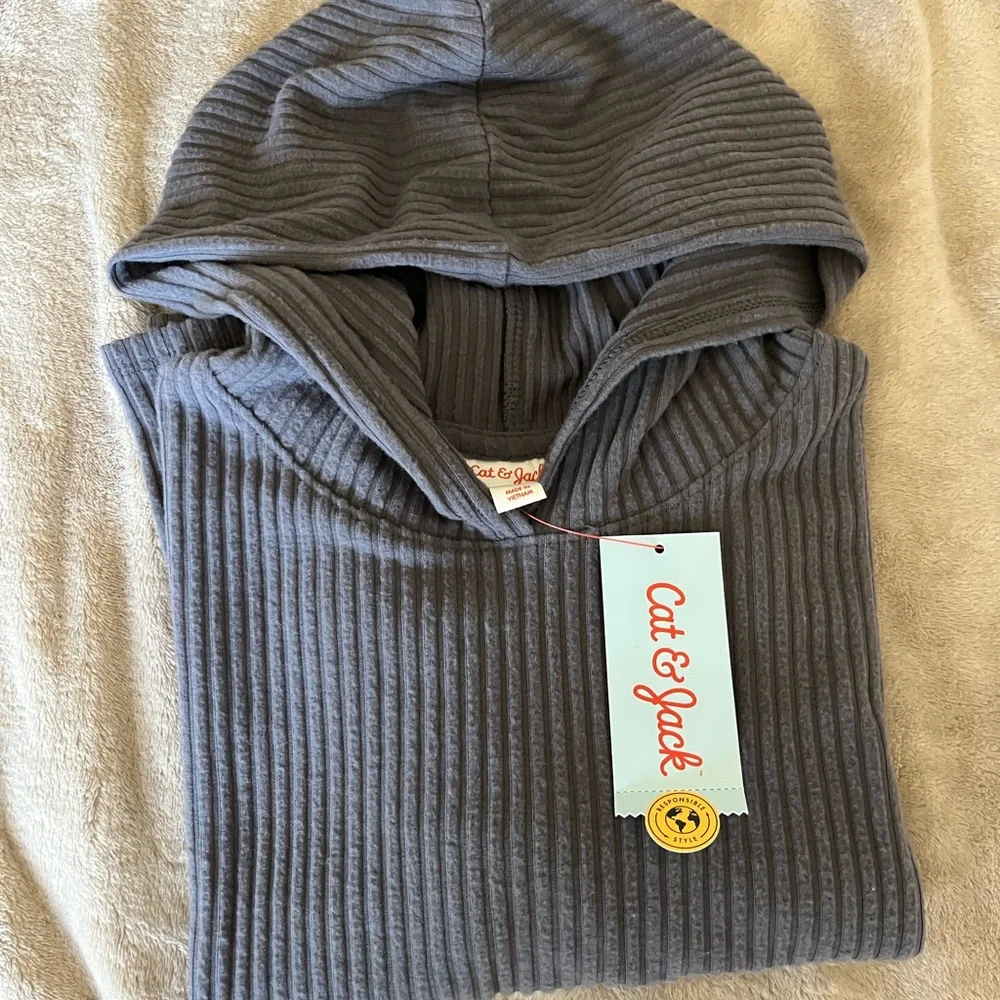 NWT Cat& Jack Hoodies and sweater size M (7/8) Color Gray